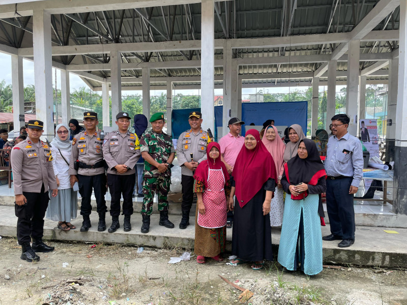 Pantau Kelancaran Pelaksanaan Pesta Demokrasi 2024, Kapolres Rohul Sambangi Beberapa TPS di Kab Rokan Hulu.