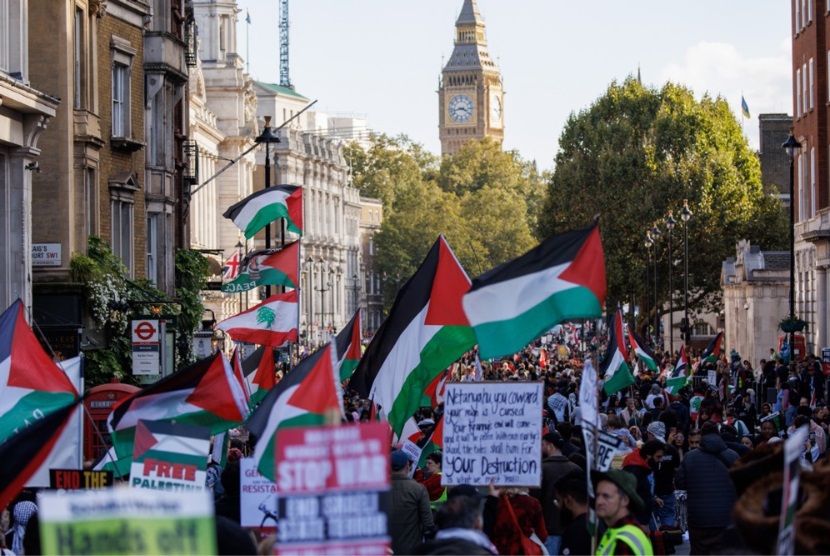 Polisi Inggris Tangkap Enam Jemaat Quaker yang Diskusikan Gaza