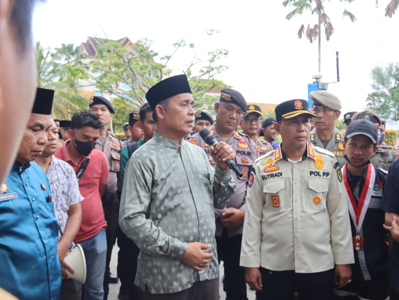 Bupati Indragiri Hilir Herman Turun Langsung Tanggapi Aksi Mahasiswa Terkait Kerusakan Kebun