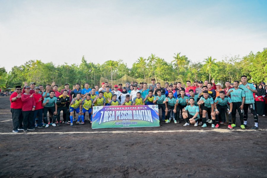 Bupati Kasmarni Buka Turnamen Sepakbola 7 Desa Pesisir