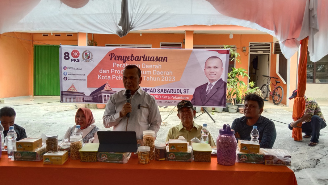 Ketua DPRD Pekanbaru Sosialisasikan Perda di Jalan Sail