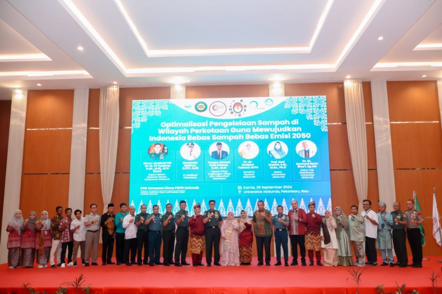 Inovasi Mesin Eco-catalytic Paving Fakultas Kedokteran Univrab Pekanbaru Diapresiasi Wantannas RI