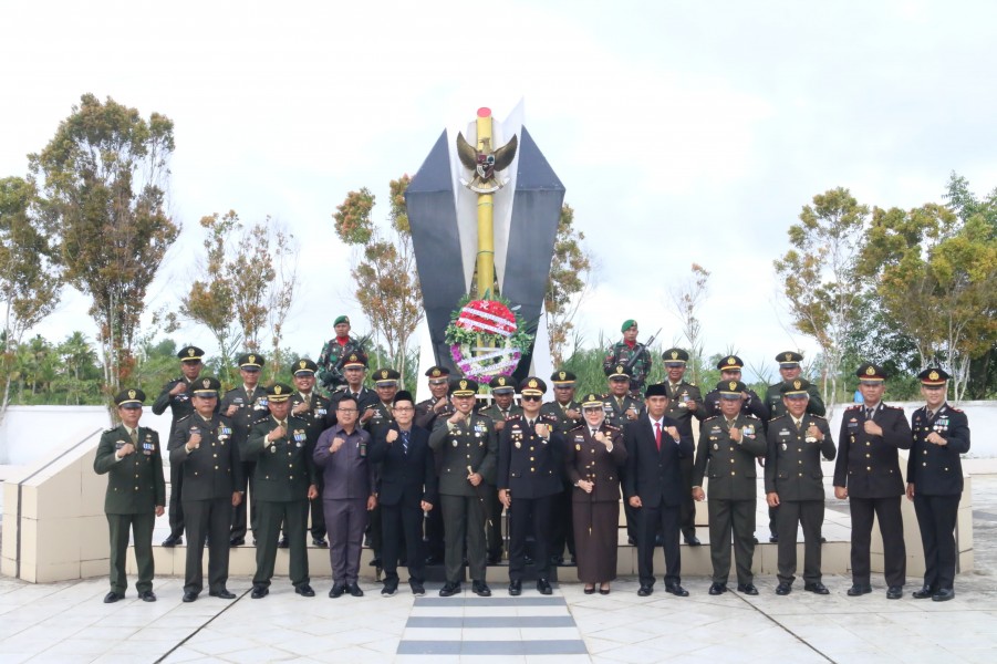 Pj Bupati Ikuti Upacara Ziarah Nasional Memperingati HUT TNI ke-79 di Indragiri Hilir