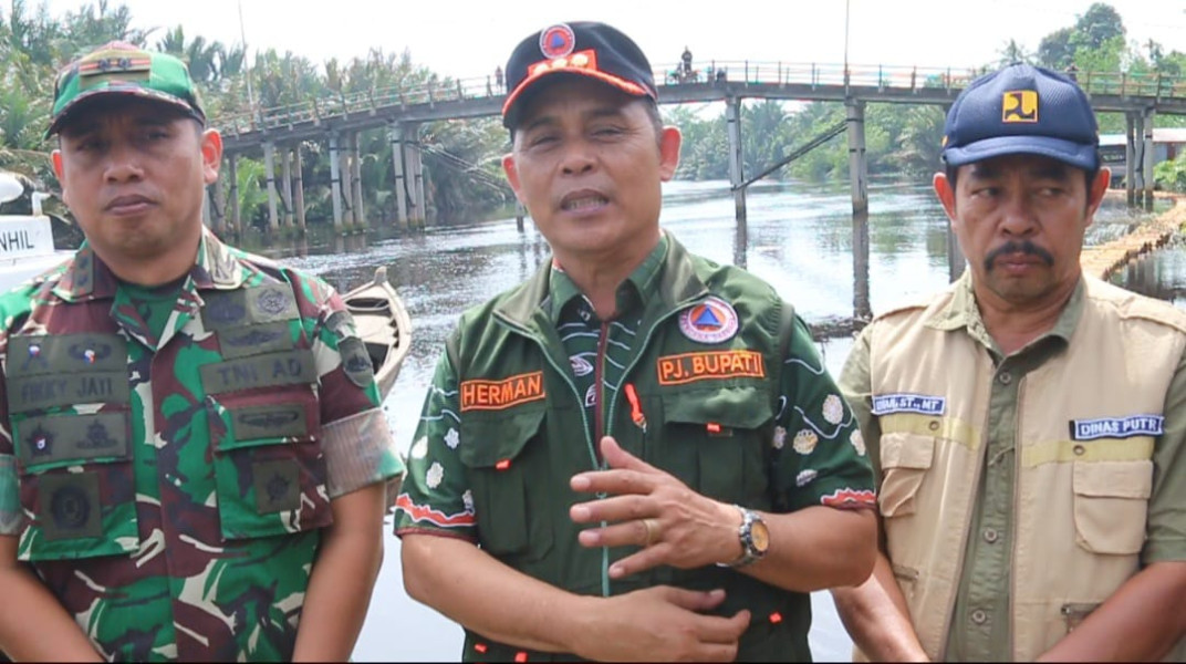 Pj Bupati Minta OPD Terkait Perbaiki Jembatan Sungai Lilin yang Rawan Ambruk