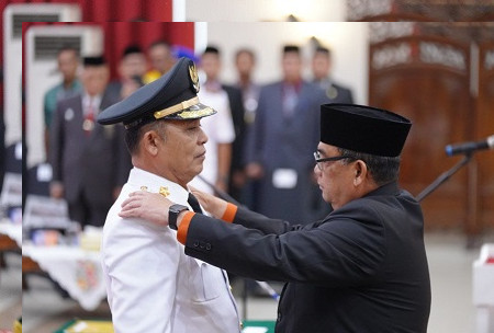 Pj Bupati Inhil Resmi Dilantik, Plt Gubri Minta Herman Bangun Komunikasi dengan Legislatif dan Provinsi