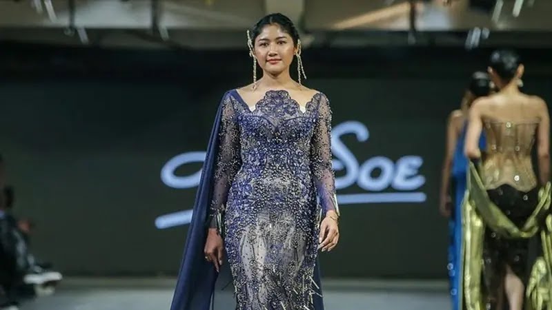 Erina Gudono Tampil Memukau Dengan Kebaya di JF3 2023