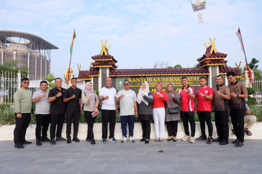 Pj Gubri Rahman Hadi Sapa Warga Saat CFD di Jalan Sudirman Pekanbaru