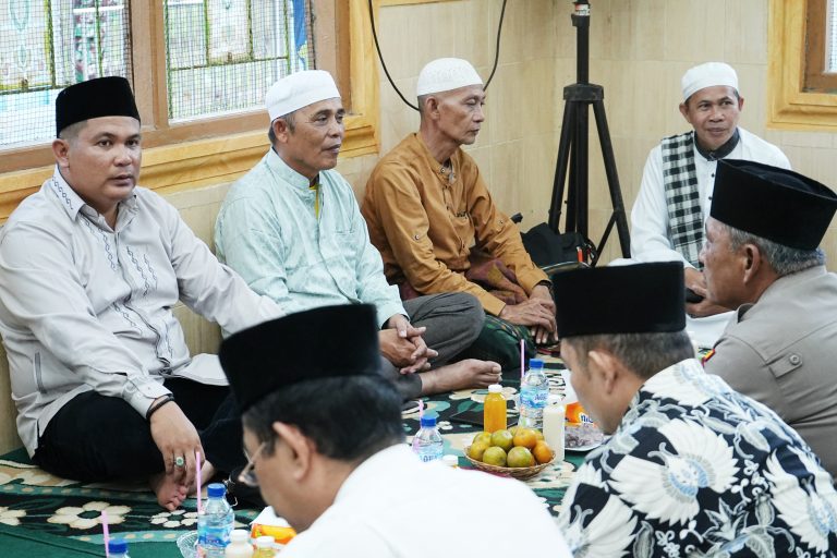 Safari Ramadhan, Pj Bupati Buka Bersama Dengan Masyarakat Pelangiran