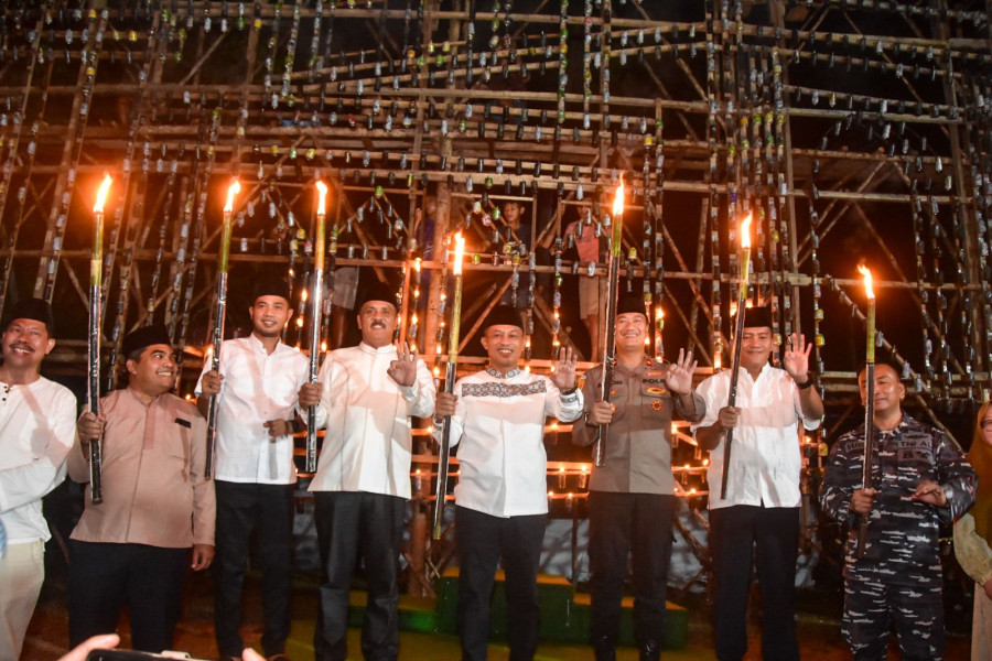 Lestarikan Khazanah 27 Likur, Bupati Bengkalis Resmikan Festival Lampu Colok 2025