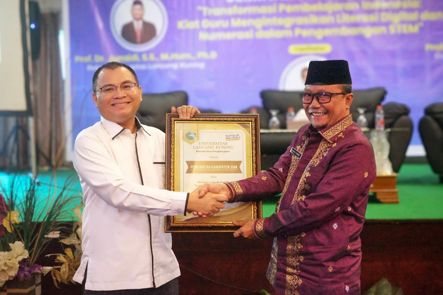 Pemkab Siak Raih Penghargaan dari Universitas Lancang Kuning