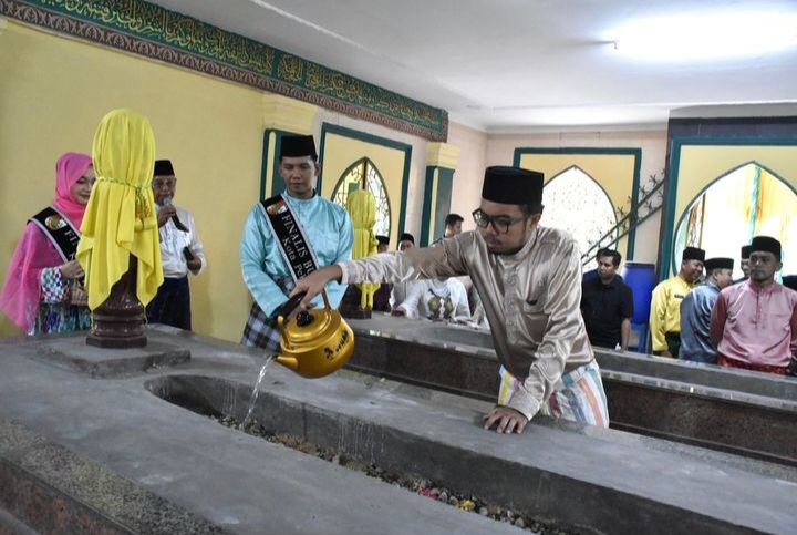 Wakil DPRD Pekanbaru Ziarah ke Makam Marhum Pekan
