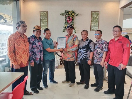 Ketua DPW Pujakesuma Riau Serahkan Mandat Ketua DPD Inhu