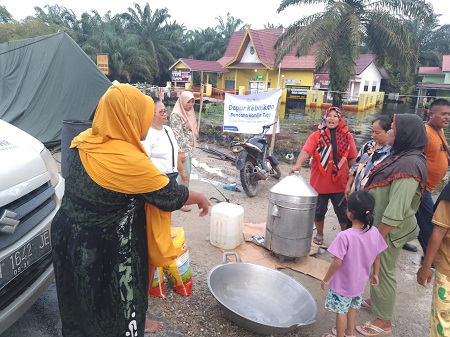 Bantu Korban Banjir Riau, LAZnas PHR Buka Dapur Umum dan Posko Kesehatan