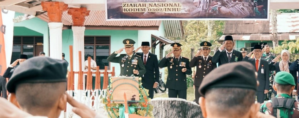 Pjs Bupati Kuansing Hadiri Upacara Ziarah Nasional di Makam K. H. Umar Usman dalam Rangka Peringatan HUT Ke-79 TNI