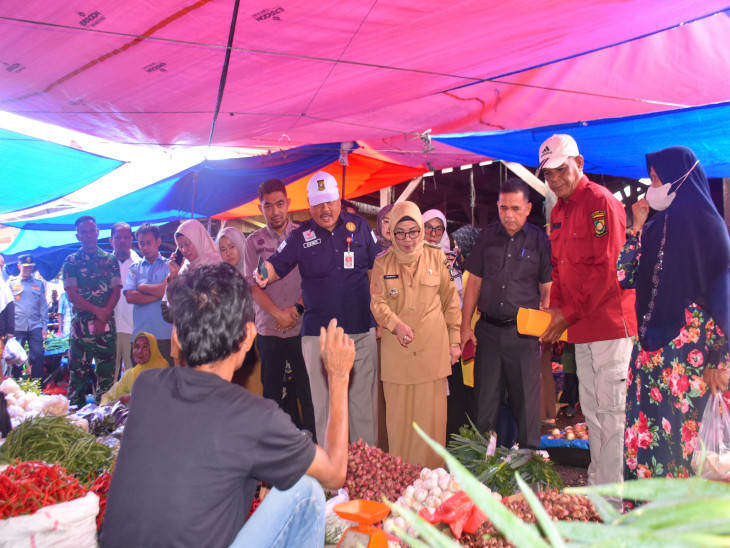 Jelang Ramadan, Wabup Kampar Tinjau Pasar Kuok