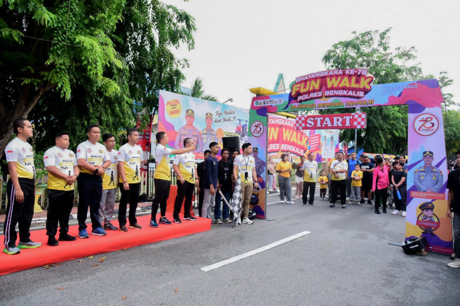 Diikuti Ribuan Peserta, Wabup Bagus Ikut Melepas Fun Walk Polres Bengkalis