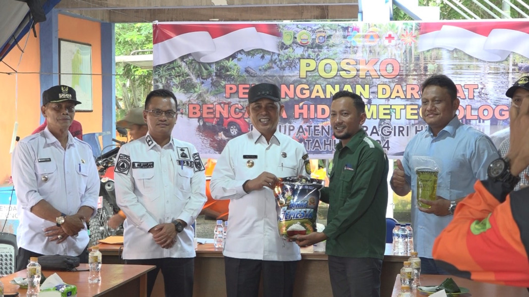 Pj Bupati Minta Semua Perusahaan di Inhil Bantu Warga yang Terdampak Banjir