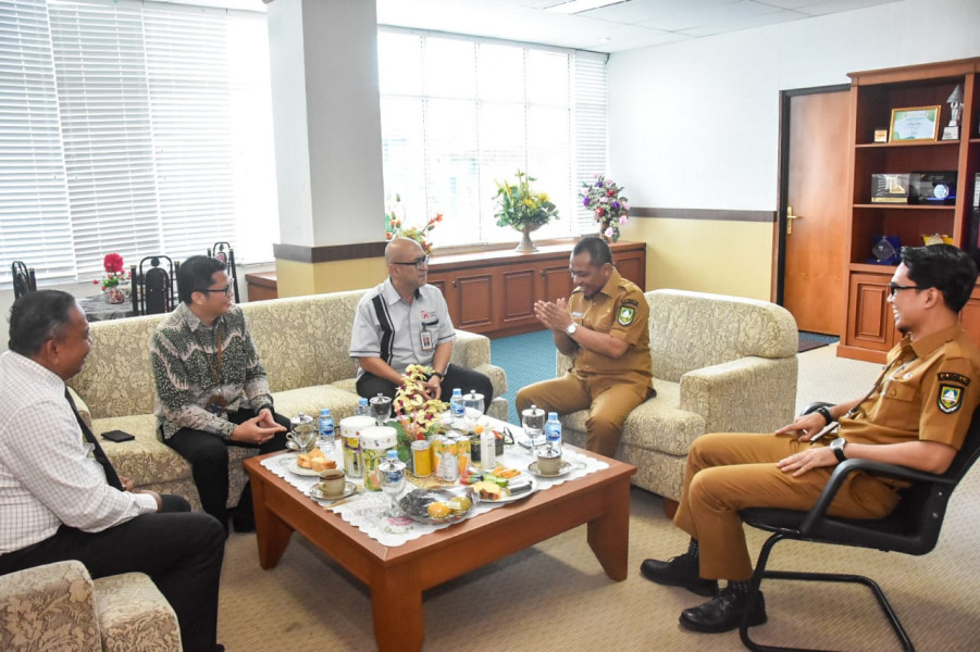 Terima Kunjungan Kepala OJK Riau, Wabup Harapkan Kemudahan Regulasi Peminjaman di Bank