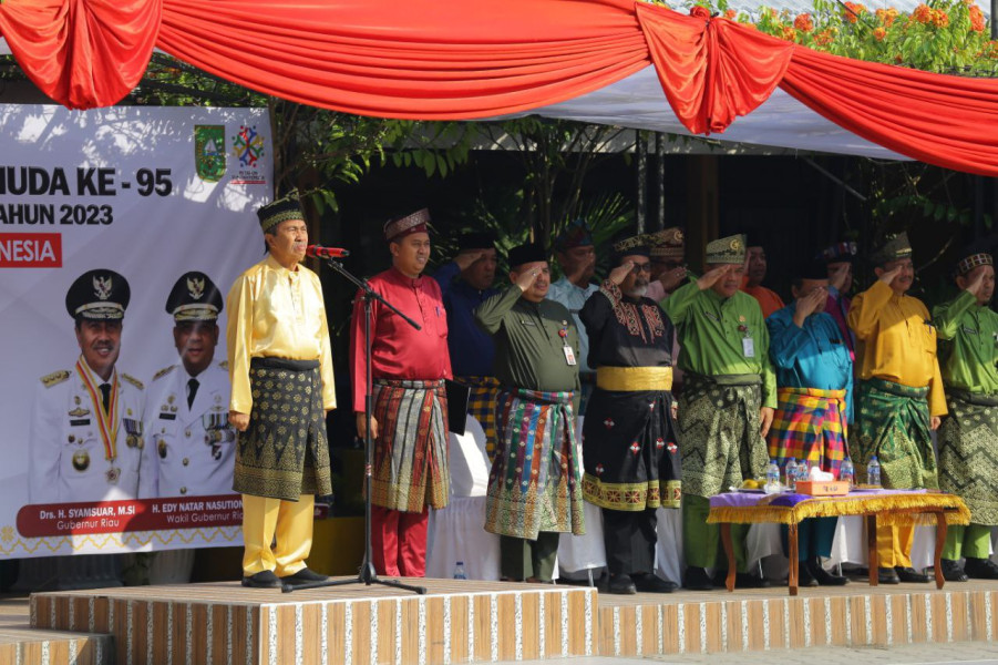 Gubri Pimpin Upcara Peringatan Hari Sumpah Pemuda ke-95 di SMAN 12 Pekanbaru