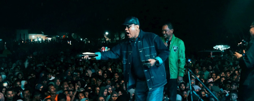 Duet Ipank dan Ovhi Firsty Hibur Masyarakat Inuman