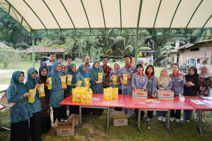 Resmikan Bazar Minyak Goreng Murah, Leni Ramaini Apresiasi Program PT Ivo Mas Tunggal