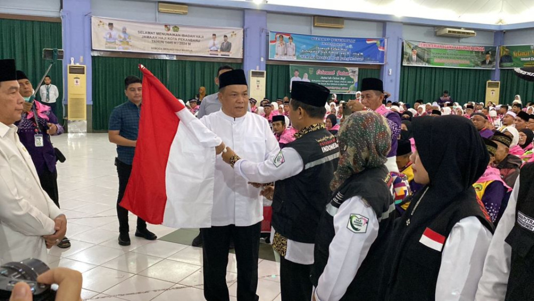 Dari Asrama Haji Batam, Pj Gubri Lepas Jemaah Haji Riau Berangkat ke Arab Saudi