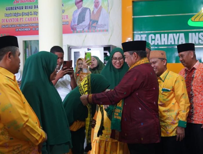 Plt Gubri Lepas Keberangkatan 30 Jemaah Umroh Rohul