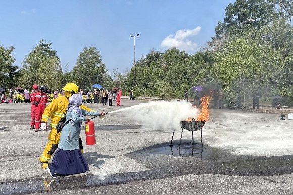Pertamina Ajarkan Anak TK dan Guru di Duri Taklukkan si Jago Merah