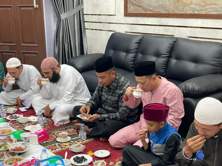 Bupati dan Sekda Kampar Buka Barsama dengan Imam dari Mesir