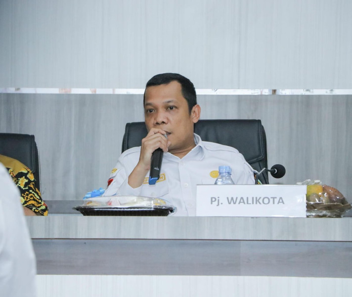 Cegah Banjir di Musim Hujan, Pj Wali Kota Pekanbaru Ajak Masyarakat Gotongroyong
