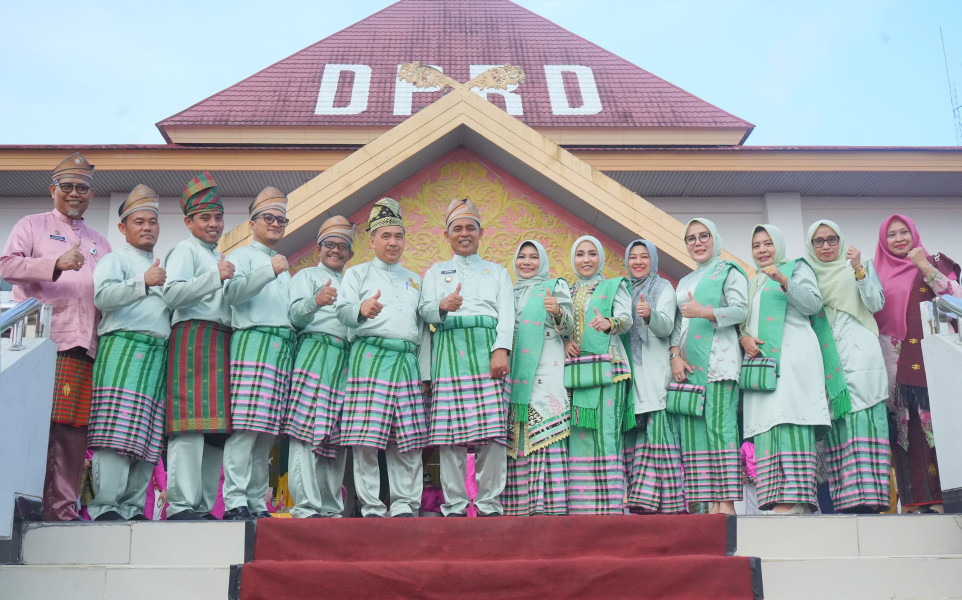 Pj Bupati Herman Mengikuti Rapat Paripurna DPRD Sempena Milad Inhil ke- 59 Tahun 2024