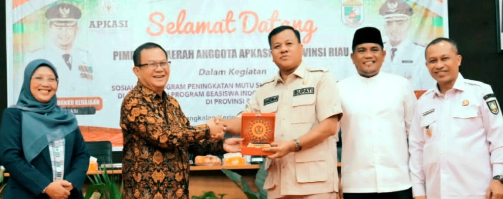 Bupati Kuansing Bersama APKASI bakal Siapkan Beasiswa Indonesia Emas Bagi Siswa Berprestasi