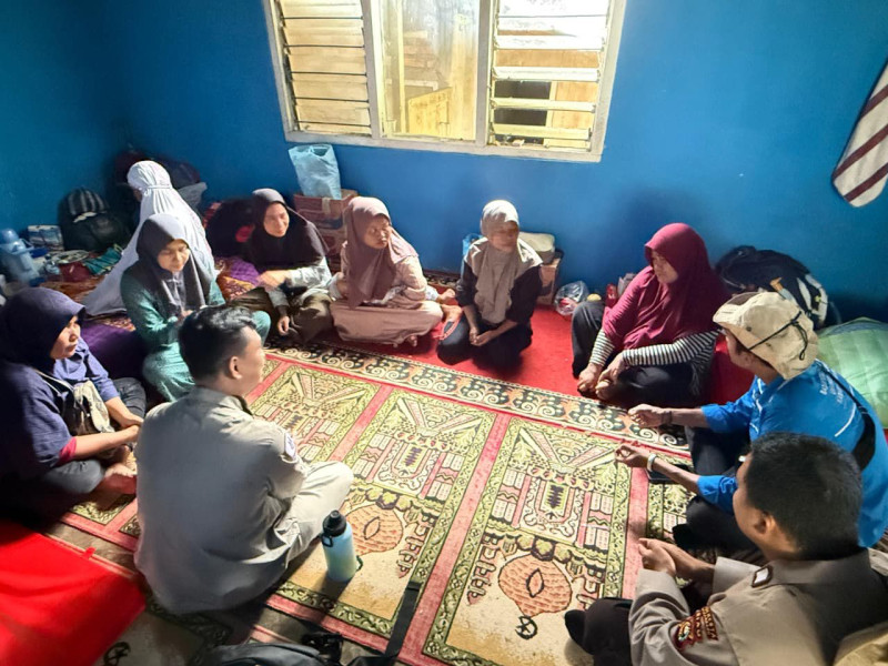Bantu Pulihkan Psikis Korban Banjir Sumatera Barat, UIR Kirim Relawan Trauma Healing