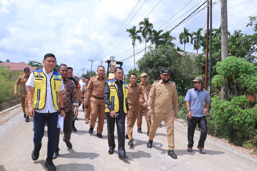 Pj Wako Pekanbaru Tinjau Normalisasi Hulu Sungai Sail dan Pembangunan Jalan Padat Karya Kulim