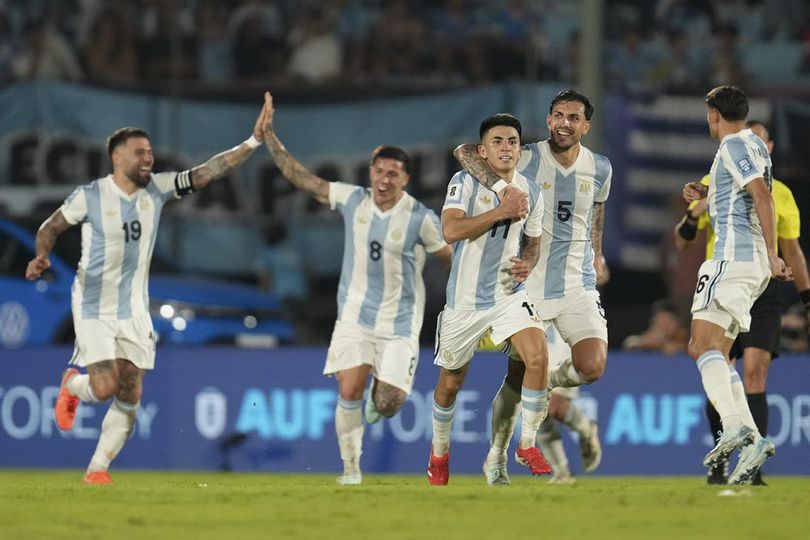 Gol Tunggal Thiago Almada Bawa Argentina Menang atas Uruguay