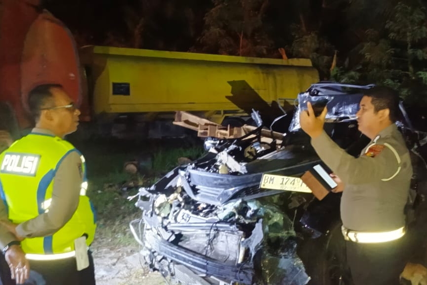Brakkk! Honda CRV Tabrak Truk di Tol Permai, Tiga Orang Meninggal Dunia
