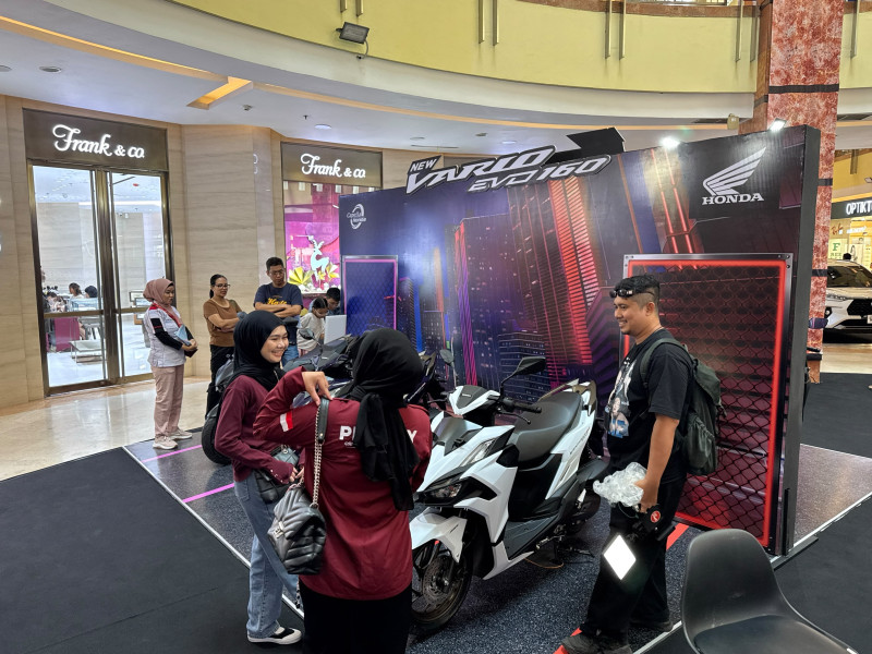 Sukses Sedot Antusiasme Warga Pekanbaru, Public Exhibition New Vario EVO 160 Capella Honda Berlangsung Meriah di Mal SKA