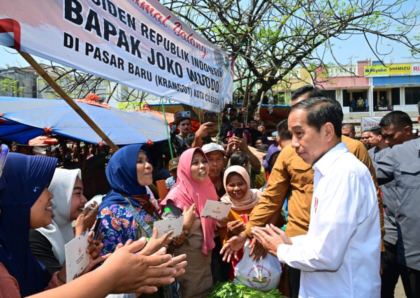 Tinjau Aktivitas Pasar Kranggot, Presiden Jokowi: Harga Bahan Pangan Sangat Baik