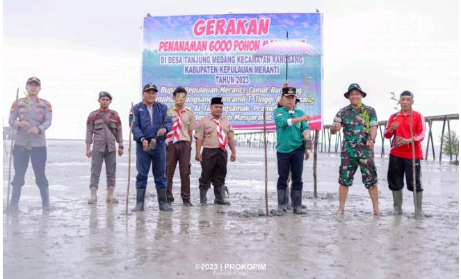 H. Asmar Ikut Penanaman 6000 Mangrove di Tanjung Medang