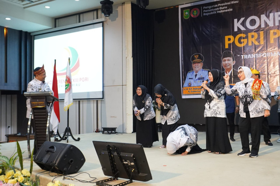 4 Guru Dihadiahi Umrah oleh Pj Gubri SF Hariyanto