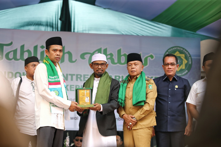 Plt Bupati Hadiri Tabligh Akbar UAS di Ponpes Darul Fikri Selatpanjang