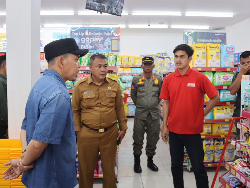 Pj Bupati Erisman Yahya Sidak Swalayan, Tegaskan Dukungan untuk Produk UMKM Lokal