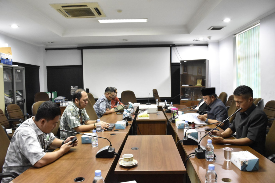 Komisi IV DPRD Pekanbaru Hearing dengan Dua Perusahaan Pengangkut Sampah