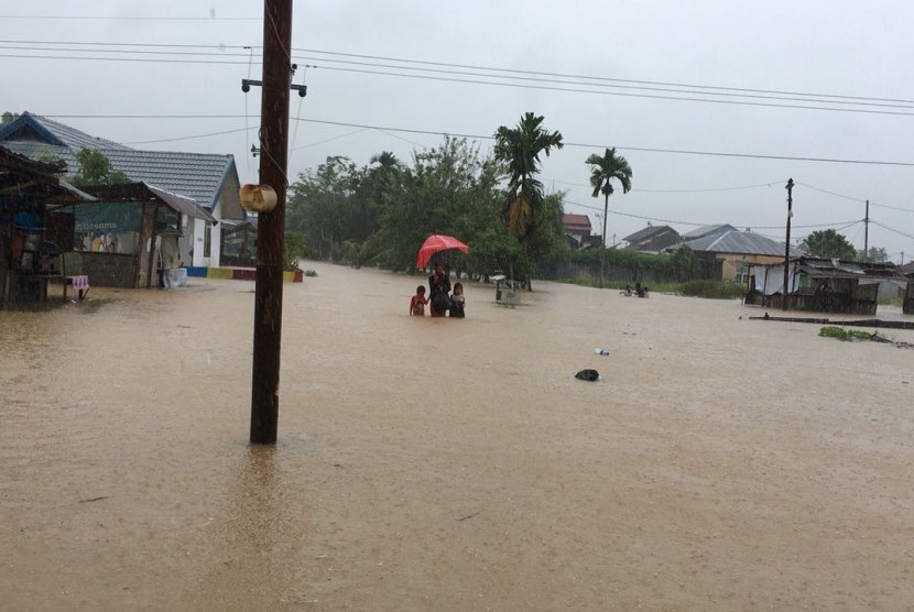 Banjir Bandang Landa Sumbar, 14 Orang Dilaporkan Meninggal