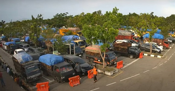 Membludak, Antrean Kendaraan di Pelabuhan Roro Air Putih Bengkalis Hingga 17 Jam