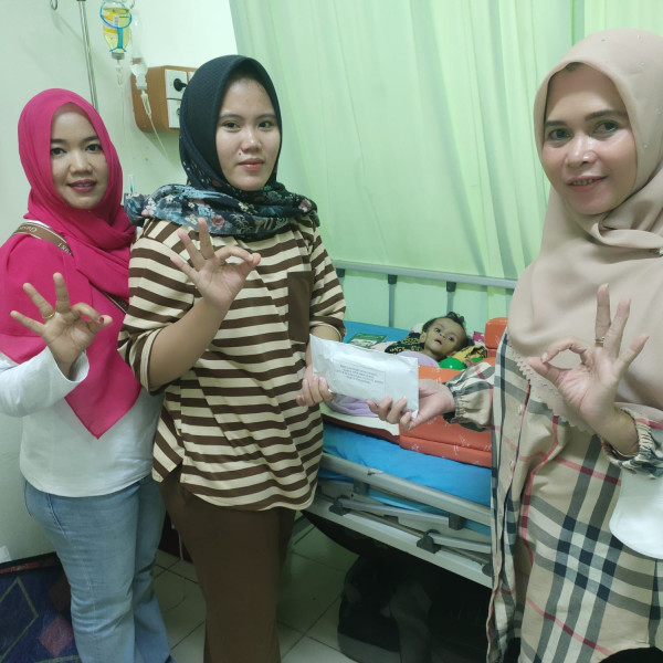 Bayi Nur Maulida Pengidap Penyakit Kelainan Usus Besar Terima Bantuan dari Pemkab Bengkalis