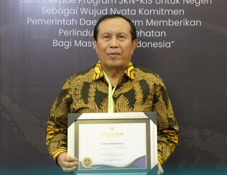 Bupati Rohul Raih Penghargaan Dari Presiden RI Bidang UHC