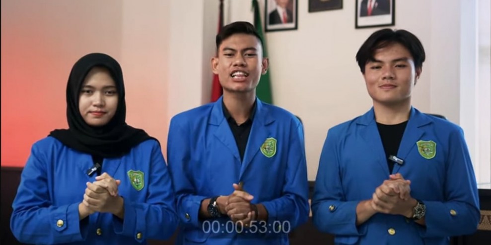 Tiga Mahasiswa UIR Melaju ke Nasional Wakili Riau dalam Kompetisi Debat Antar PT oleh Bawaslu RI