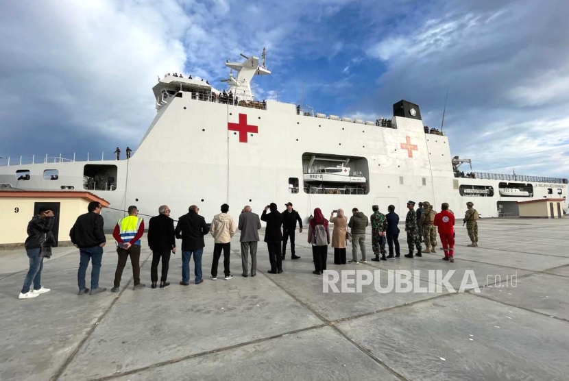 Kapal Rumah Sakit KRI Radjiman Bersandar di Mesir, Salurkan 242 Ton Bantuan ke Palestina