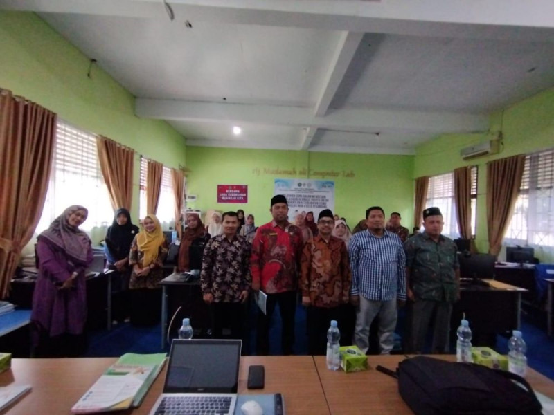 MAN 4 Kota Pekanbaru Bersama LP2M UIN Suska Riau Gelar Pelatihan Guru Tahun 2023